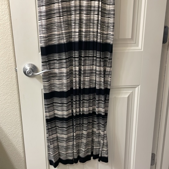 Loft Maxi Dress - Picture 6 of 9